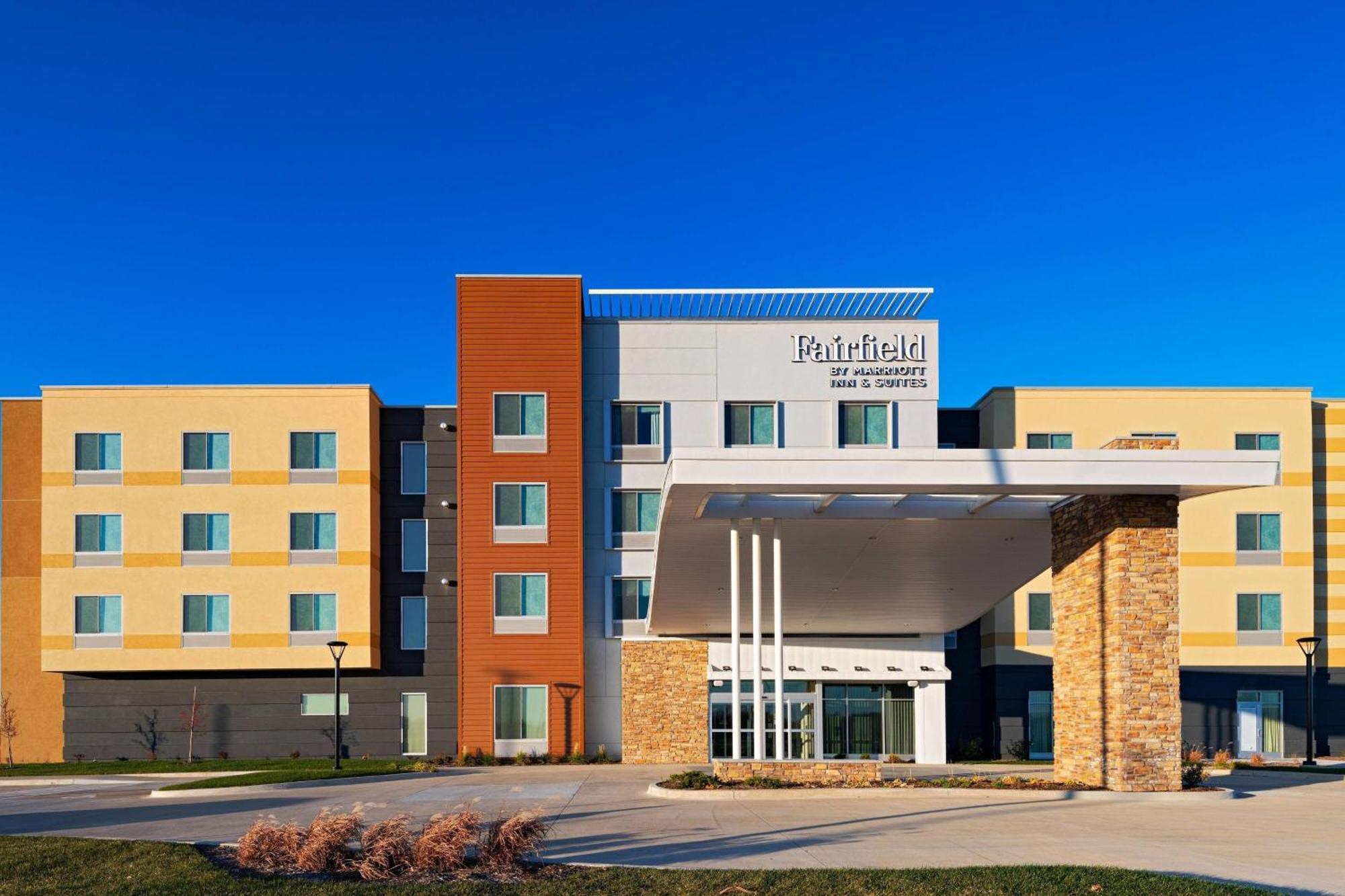 Fairfield Inn & Suites By Marriott Oskaloosa Exterior photo